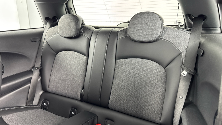 MINI Hatchback 135kW Cooper S Level 2 33kWh 3dr Auto Electric Hatchback